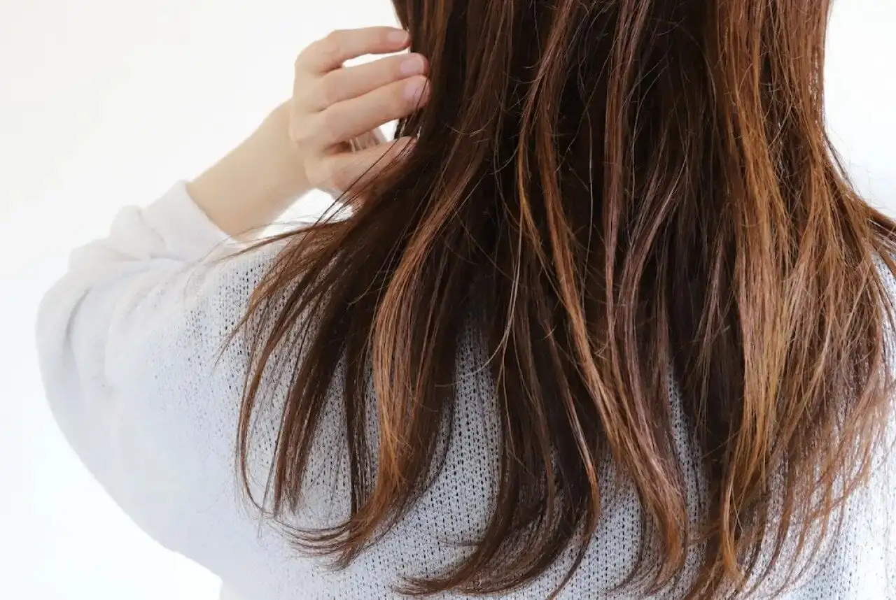 冬の髪ダメージを補修して、スルンとした手触りに