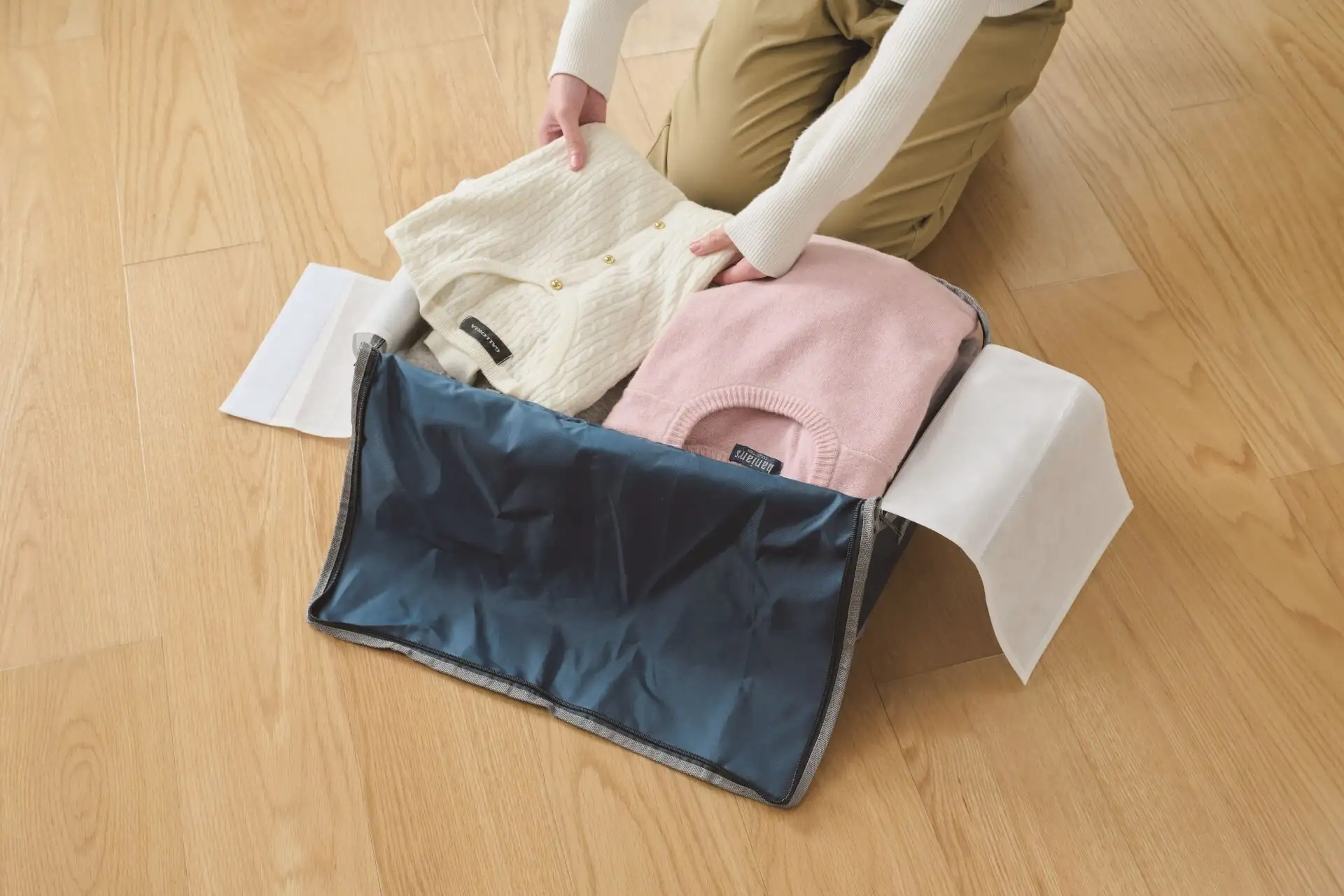 除湿布団・衣類収納袋