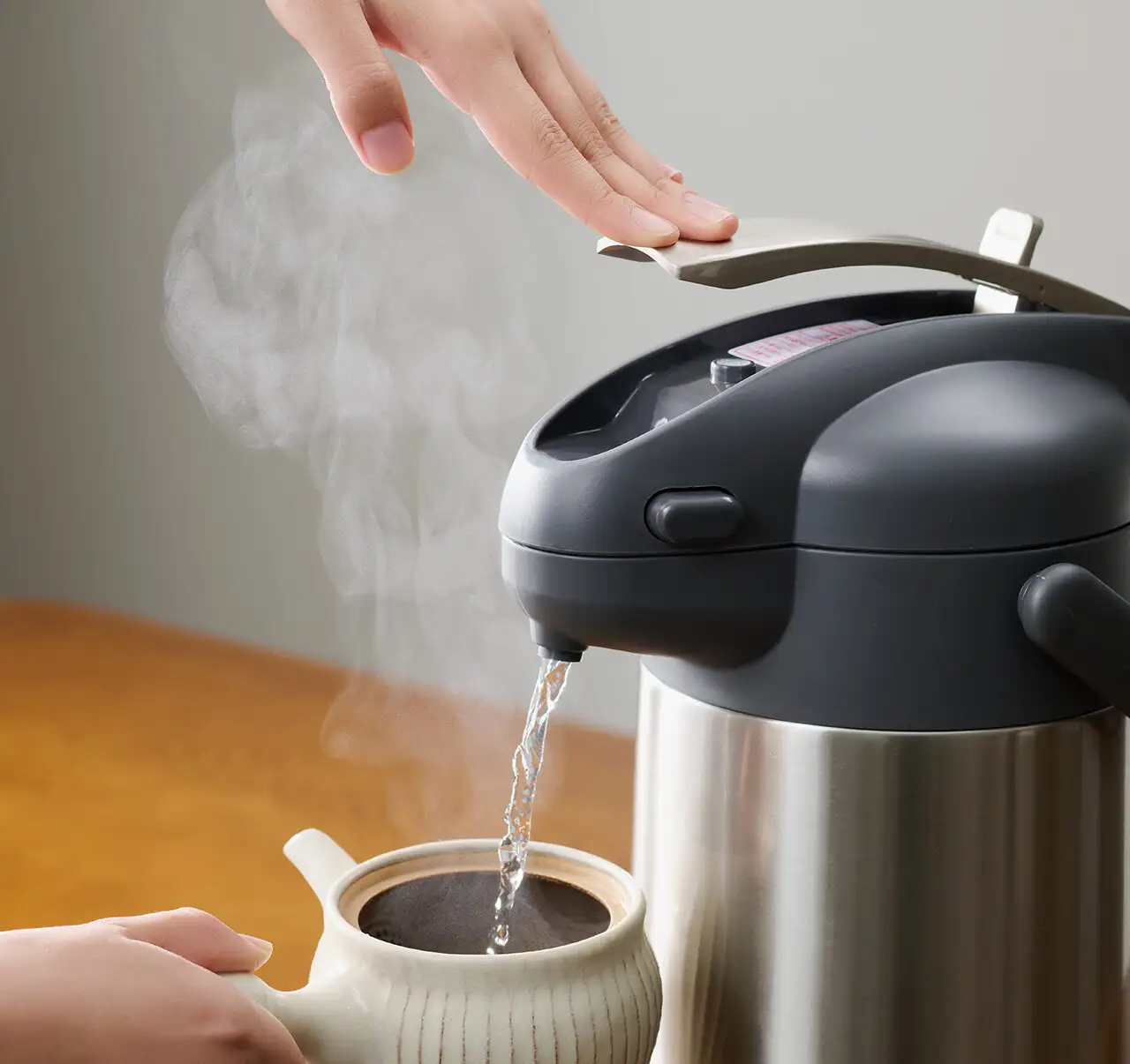 レバー式だから力の弱い人でもお湯を注ぎやすい