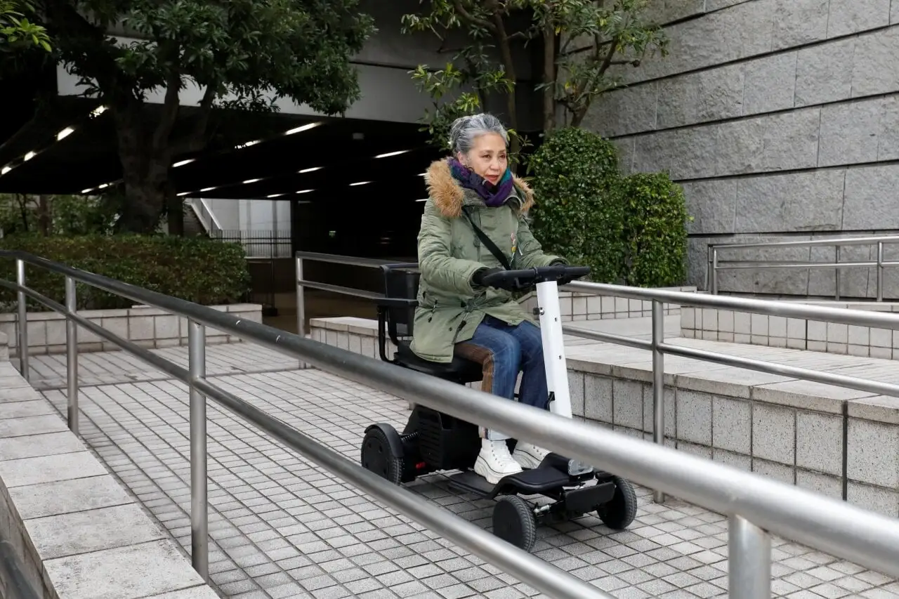 電動カート試乗会。内田春菊さん