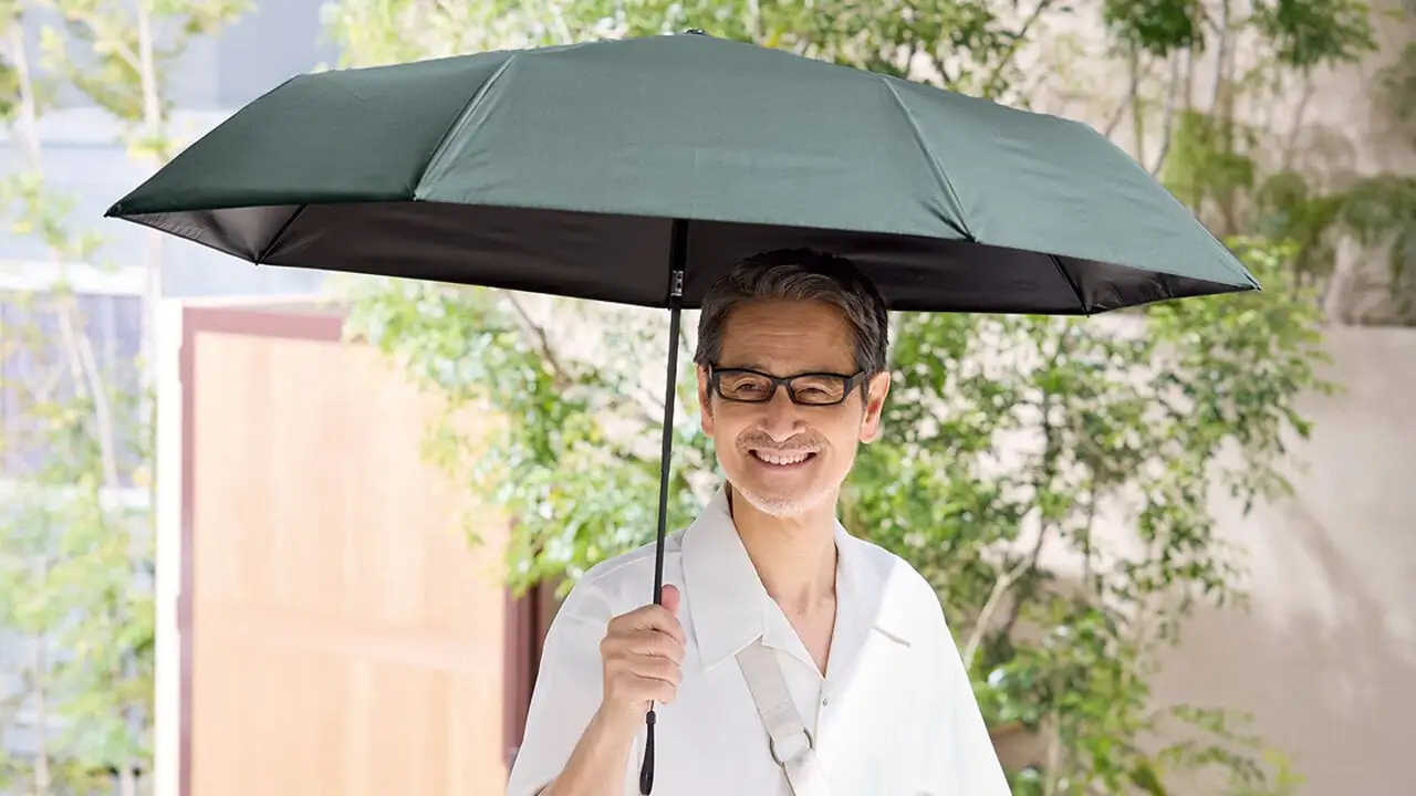 直径106cmだから男性でもすっぽり入る男の晴雨兼用日傘