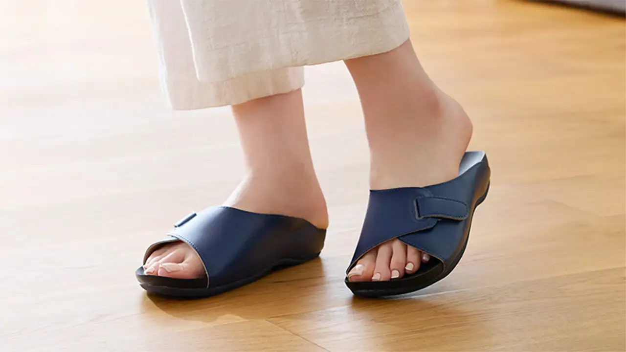 長時間の立ち仕事で痛くなる足裏をスリッパでラクに