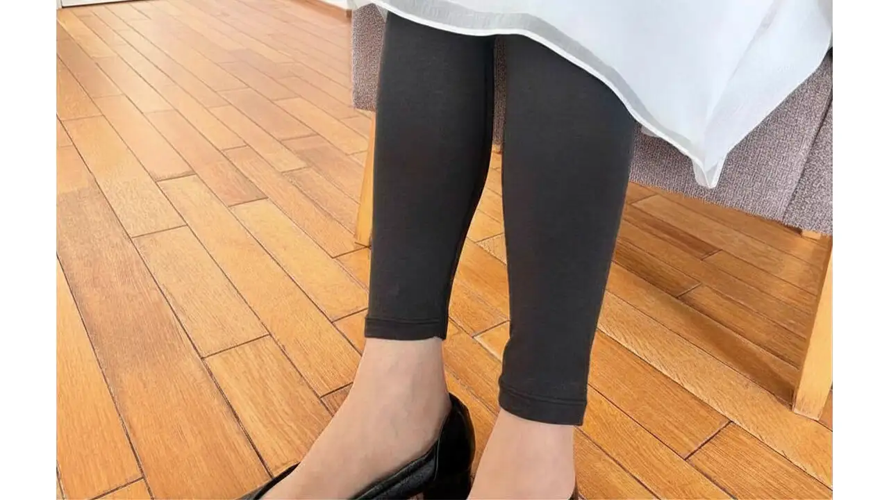 スカートの下にはくロングパンツ