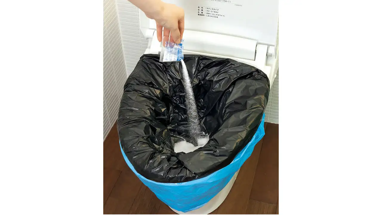 商品『災害トイレ マイレット70』を、洋式トイレにセットして使用