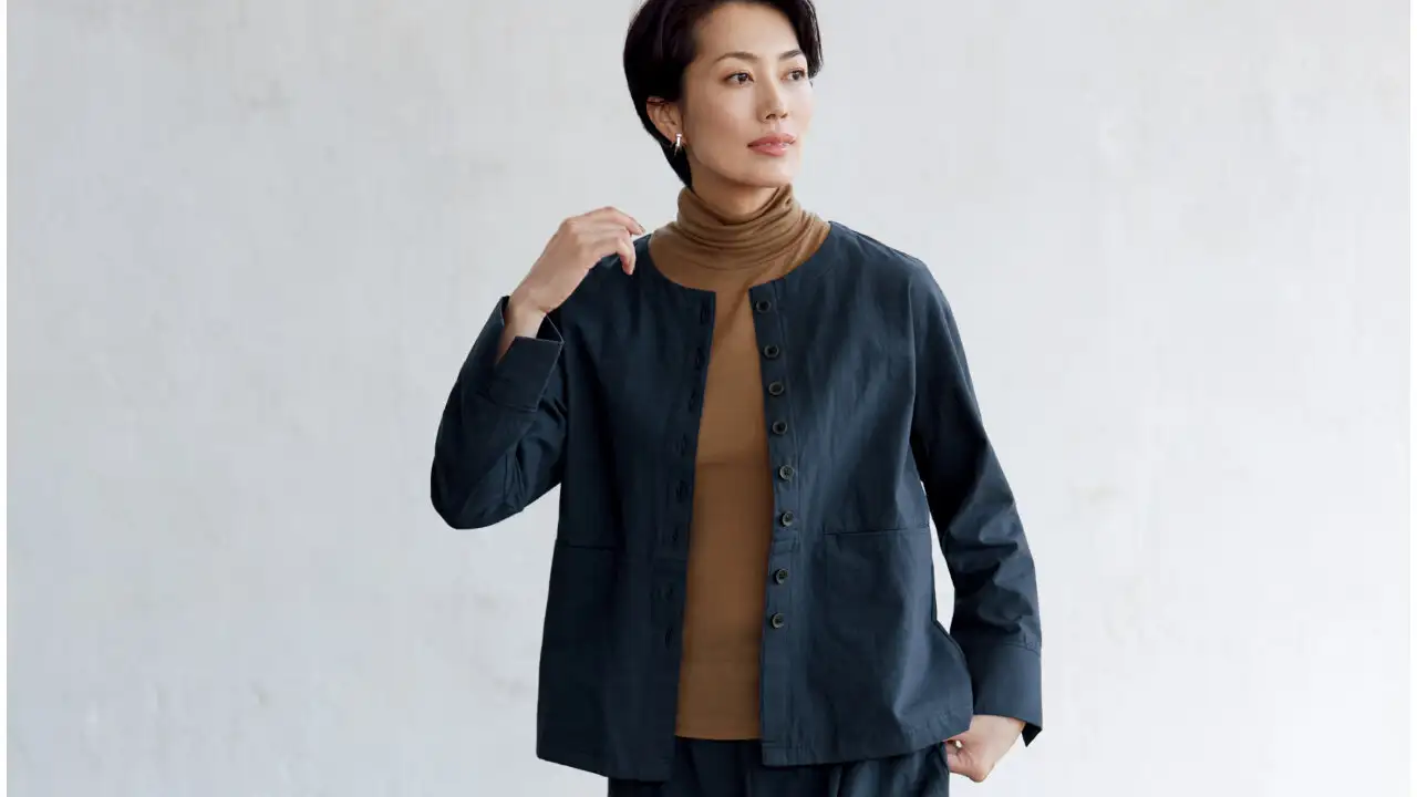 画像：揉みほぐし染めコットンのジャケットを着用している様子