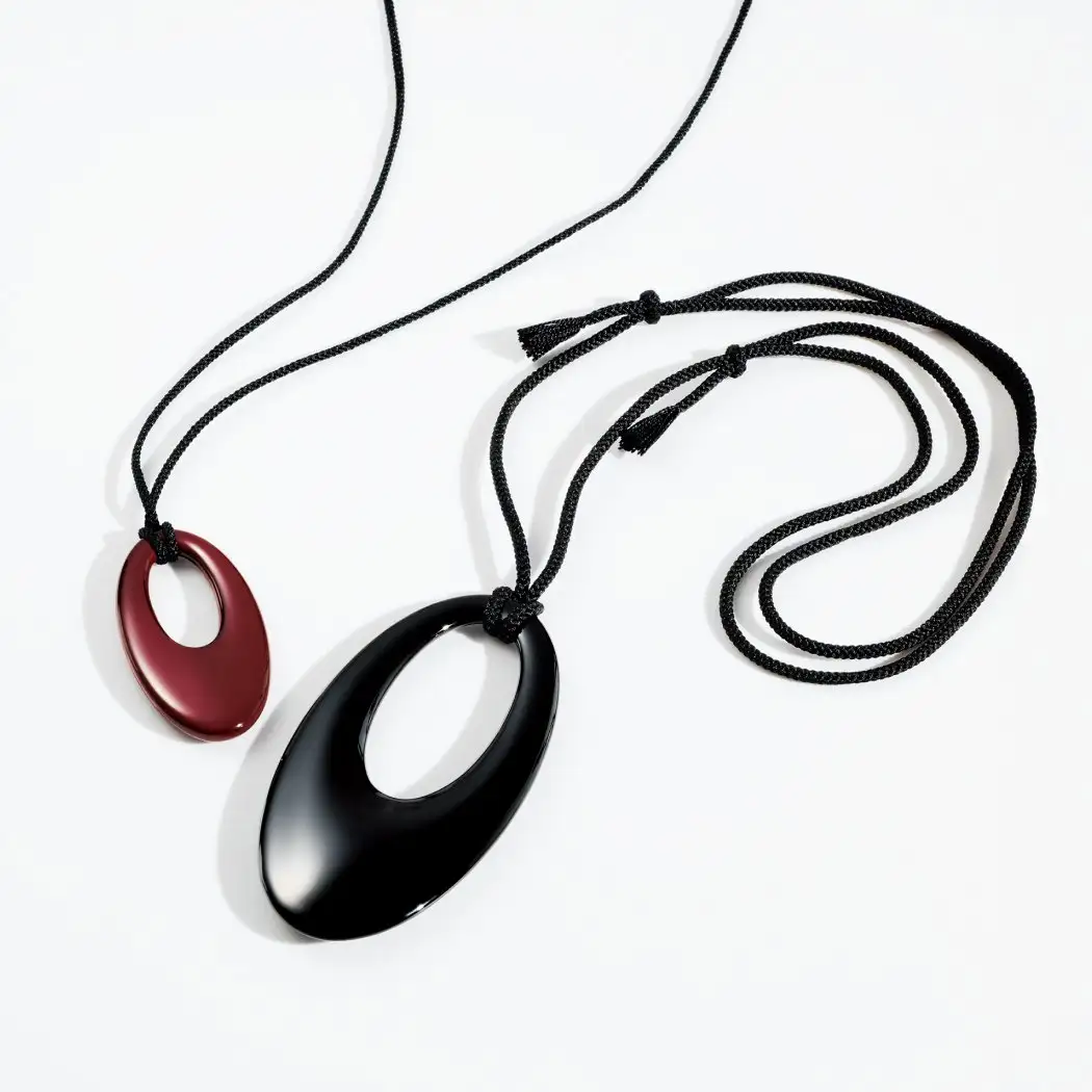 画像：輪島塗ペンダント