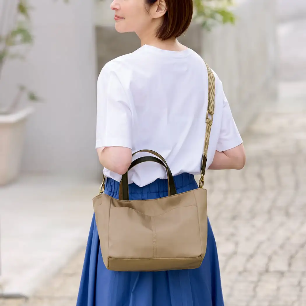 画像：保冷ポーチつきトート