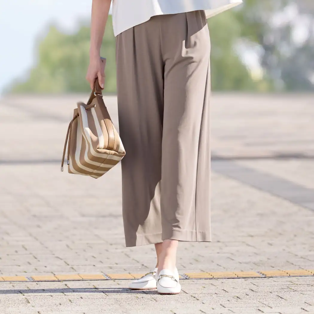 画像：そよ風ワイドアンクル丈パンツ