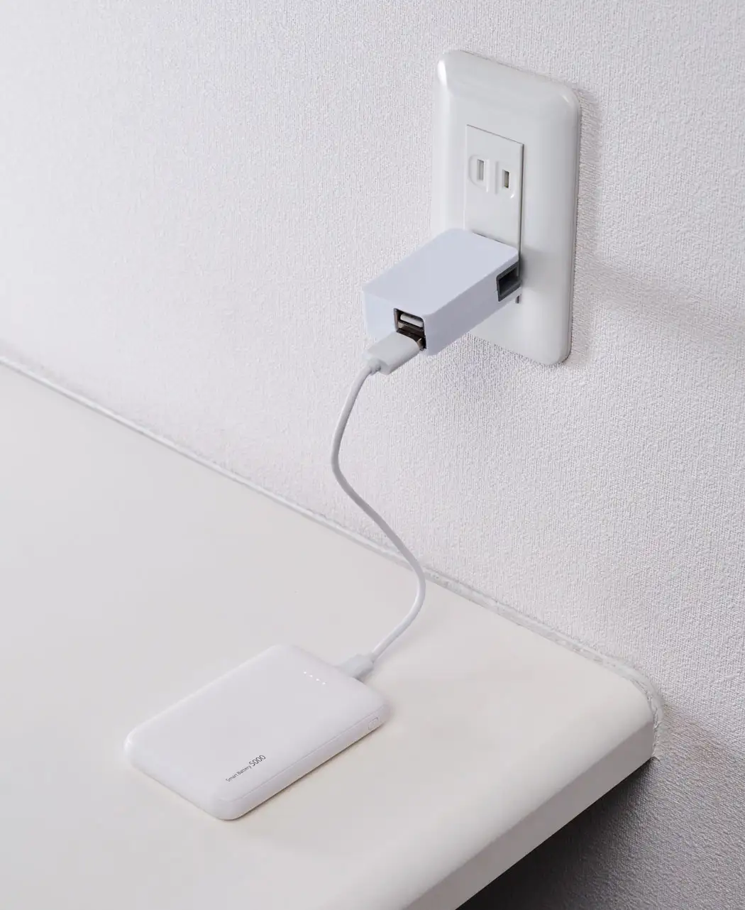 ホワイト USB ACアダプター 2ピン 充電器 ACアダプター USB充電器 タイプA 2ポート 5V 2.4A コンセント
