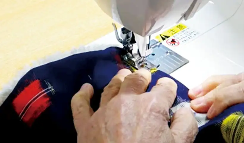 吉田さんミシン使用画像