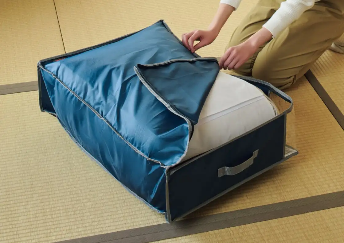 画像：除湿布団・衣類収納袋
