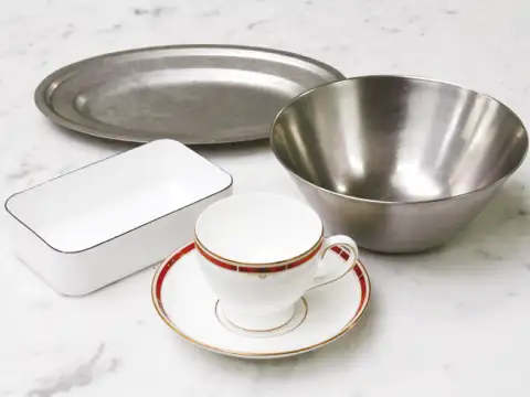 電子レンジで使用できない器がある イメージ