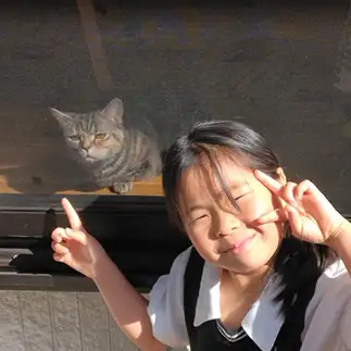 眩しすぎるネコ　　金岡明光さん