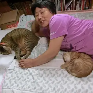 ２匹で飼い主の母をお慕いしすぎるネコ　　島本陽子さん